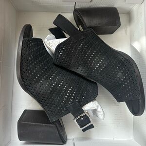 Steve Madden 7.5 Black Suede Block Heel Sandals